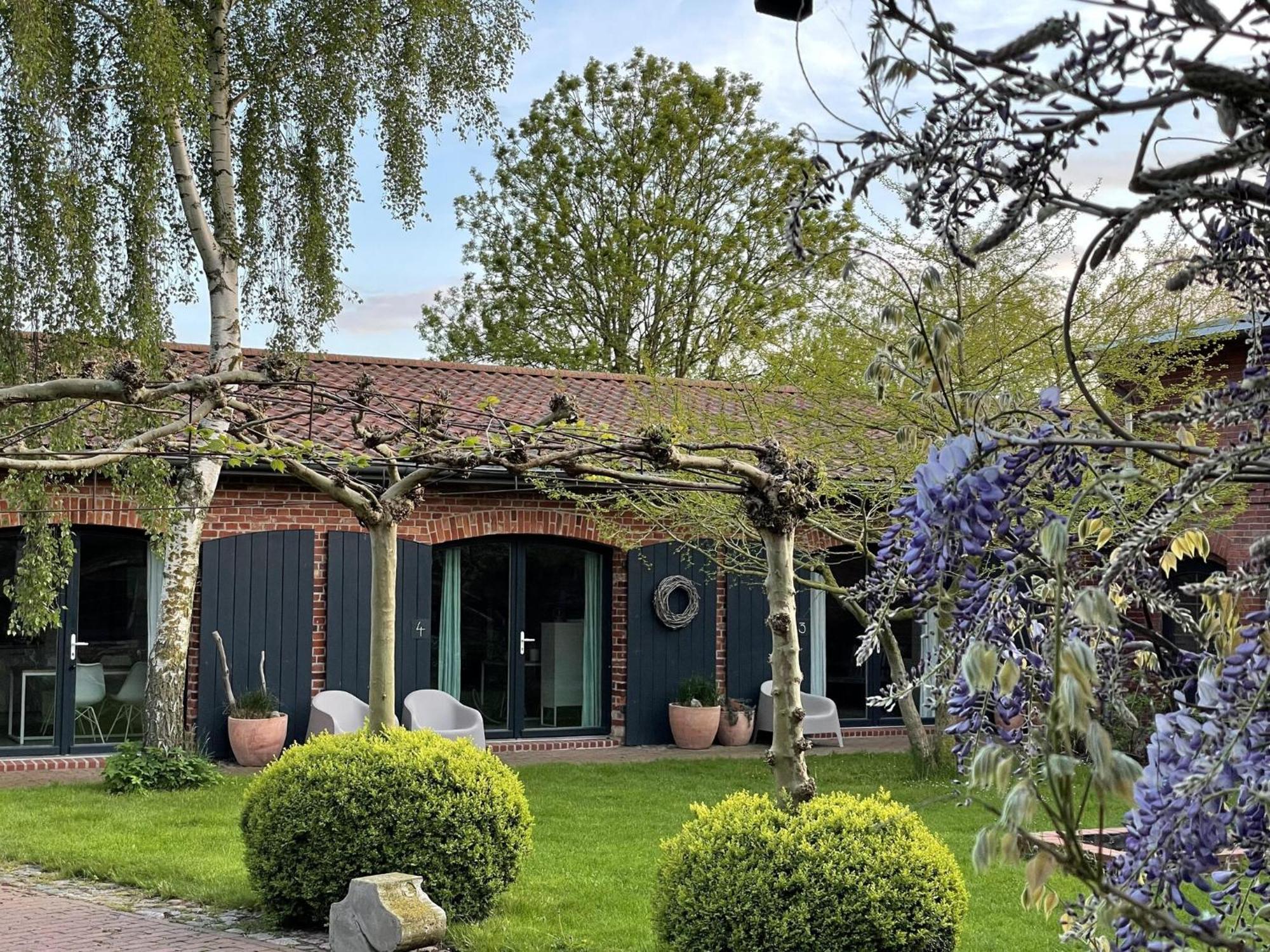 Boutique In With Garden Appartement Saal