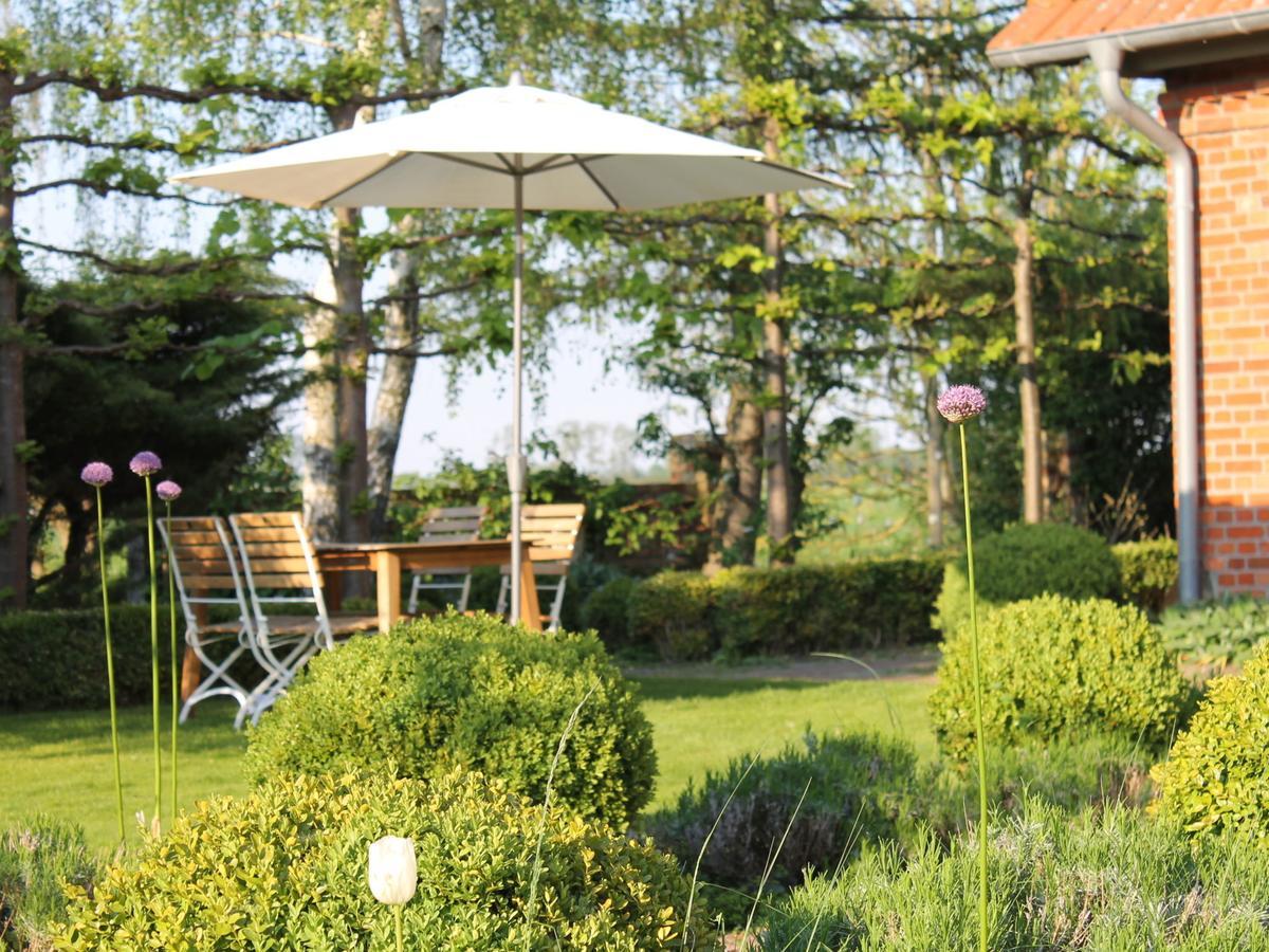 Boutique In With Garden *